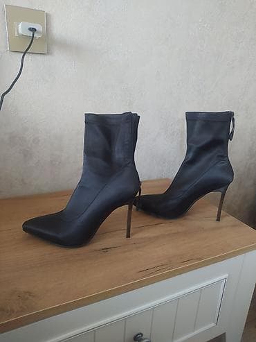Botinka və botilyonlar: Qadın şık botları - Model: nazik hündür dabanlı, uzun(120 manata — 2