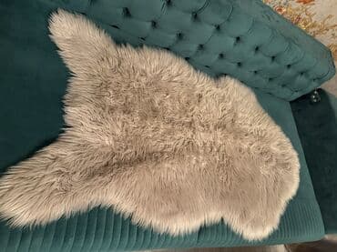 Güzgülər: Təbii qoyun dərisindən yumşaq, uzun tüklü plaş/kiçik xalça. - Rəng — 1