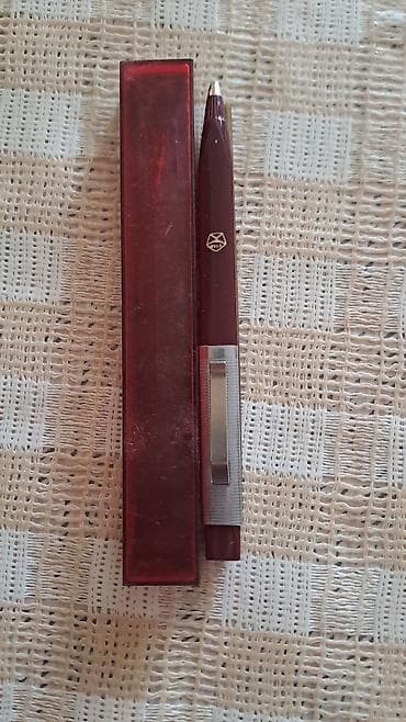 Qəhvəyi rəngli, metal klipsi olan qələm. Yanında eyni rəngdə qutusu lalafo.az -da Qəhvəyi rəngli, metal klipsi olan qələm. Yanında eyni rəngdə qutusu