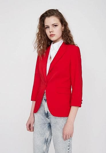 Plaşlar: Qadın qırmızı bleizer - Rəng: parlaq qırmızı - Dizayn: tək düyməli — 3