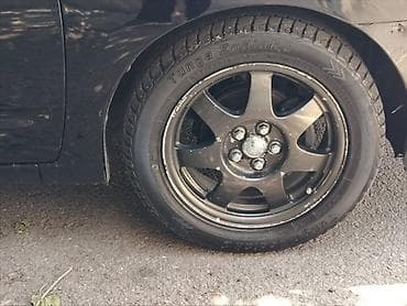 prius yan guzgu: Toyota Prius hibrid hatchbek - Korpus: qara rəng, arxa spoyler və — 9