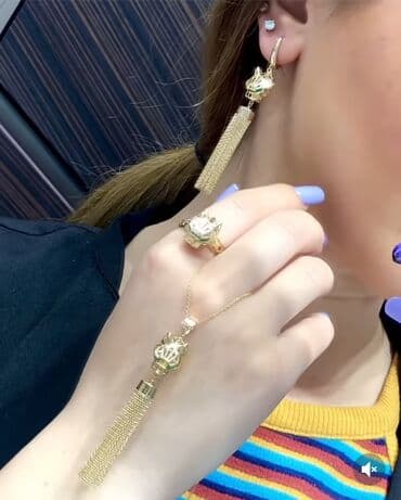 italyan qizili: Dəstə daxildir: Üzük, Sırğa, Kulon, Bvlgari, Sarı qızıl, 585 Əyar, 1736 g — 2