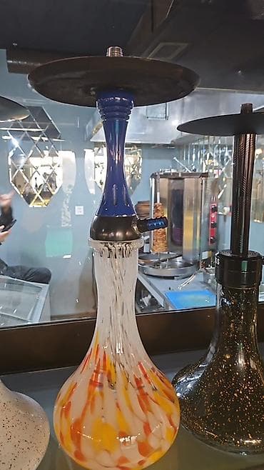 Məhsul: Şüşə kolba və metal gövdəli nərgilər Təsvir: - Müxtəlif