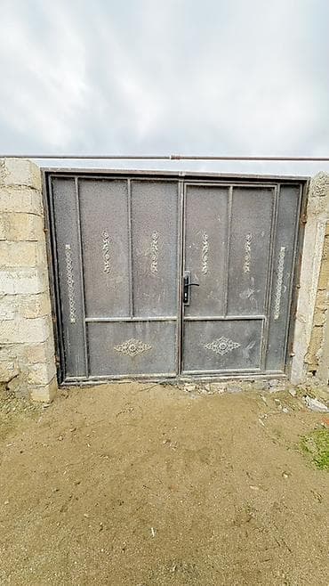 heyet evlerı: 3 otaqlı, 90 kv. m — 1