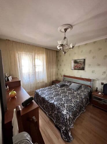 1 otaqlı kohnə tikili: Bakı, 4 otaqlı, Köhnə tikili, m. Xalqlar Dostluğu, 100 kv. m — 4