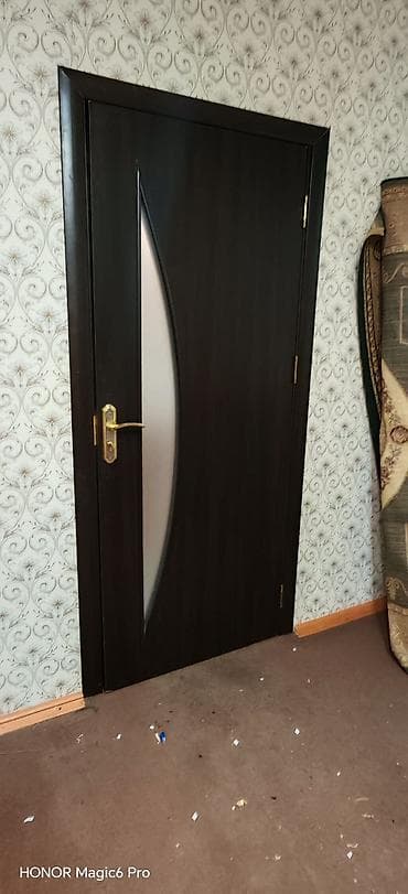 Qapı – daxili otaq qapısı - Material: ağac əsaslı (MDF/laminat