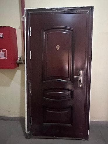 Seyf qapi 120azn Yeni yasamal 7393 leli Metall qapı – qəhvəyi rəng