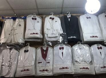 Джинсы и брюки: Sünnət paltarı. Müxtəlif növləri mövcuddur. Qiymət növdən asılı olaraq — 4