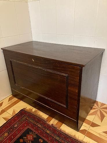 bakida tecili satilan evler: Postelniy shkaf. təcili satilir — 2