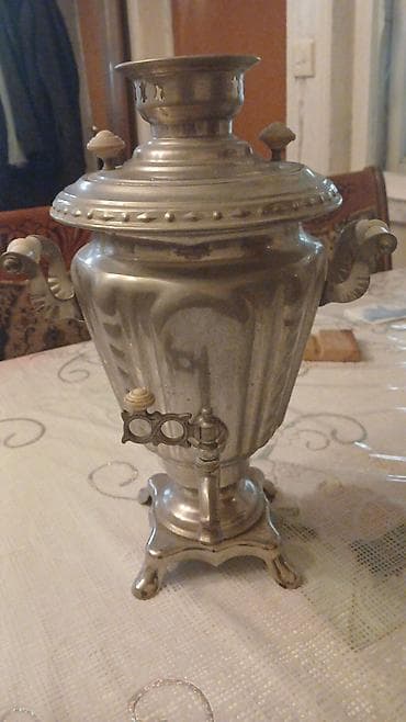 Klassik metal samovar - Material: cilalanmış metal/gümüşü tonlu