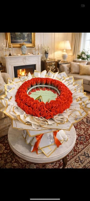 Lüks gül buketi – qırmızı qızılgüllər və fərdi yazılı güzgü