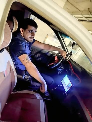 ayıq surucu işləmək: Foto/videolarda göstərilən xidmət: şəxsi sürücü xidməti. Təsvir: - — 1