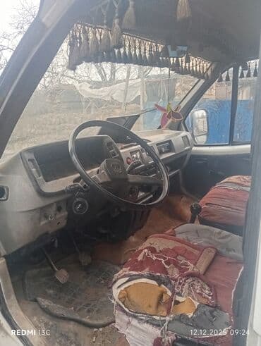 bu avtomobil traktor variantı: Yük mikroavtobusu – tentli karqo furqon Texniki təsvir: - Kuzov — 3