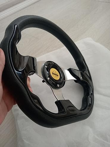 21011 vaz: Avtomobil üçün idman sükanı - Dizayn: 3-şüalı, mərkəzdə sarı loqolu — 2