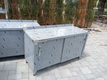 metbex soyuducu: Paslanmayan metaldan hazırlanmış, sürüşən qapıları olan dolab. Mətbəx — 1