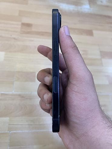 apple macbook: IPhone 16, 256 GB, Qara, Qırıq — 2