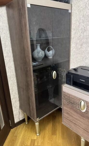 Комоды: Qonaq otağı mebel dəsti Tərkib: - TV stendi: iri arxa paneli və üst — 4