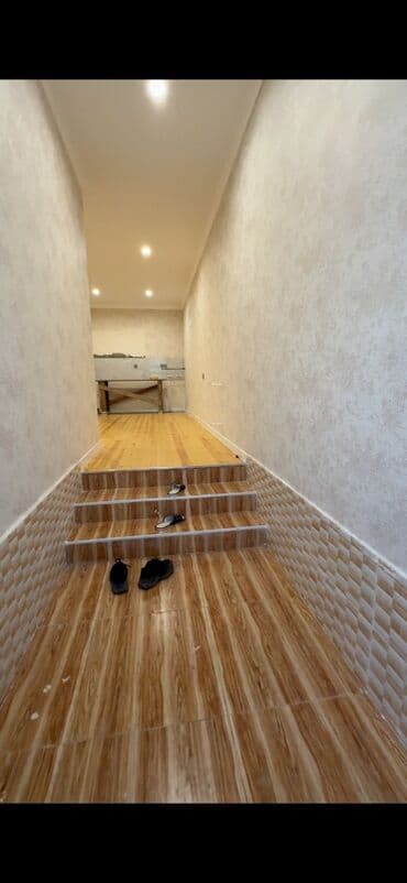 Kirayə mənzillər: Satılır: geniş daxili planlı, işıqlı mənzil/ev Xüsusiyyətlər: - Geniş — 1