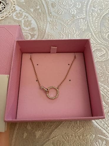 Aksesuarlar: Original Swarovski boyunbağı təzədir qəti istifadə olunmayıb. Baha — 2