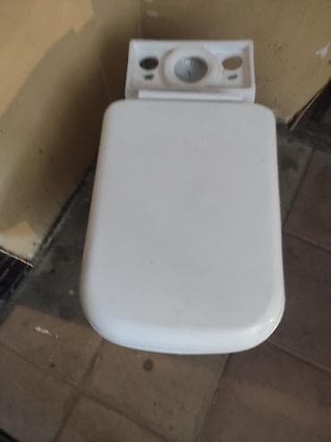 Ağ rəngli döşəməyə quraşdırılan unitaz komplekti - Material: sanitar