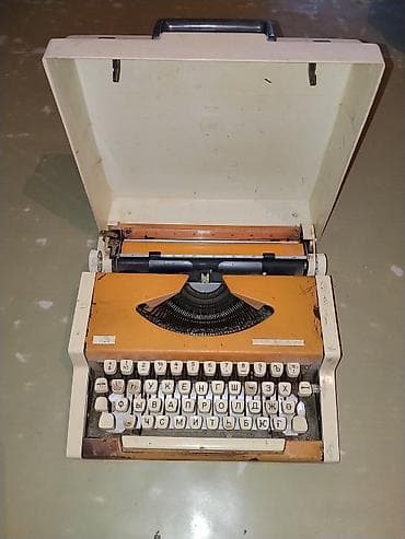 canta modelləri: Mexanik yazı makinası – daşıma çantalı - Portativ model, üst — 3