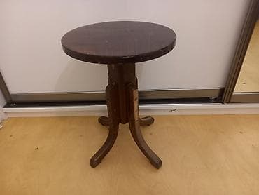 Taxta piano stulu. Restavrasiya tələb edir