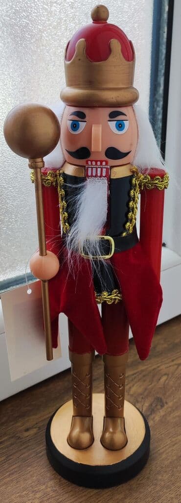 Mücrülər: Taxta Qozqıran fiquru – kral temalı dekor - Material: ağac, parçadan — 3