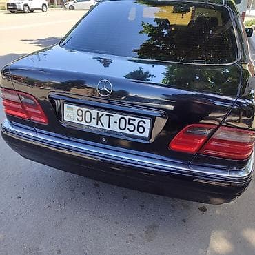 gazel tekeri: Mercedes-Benz E-Class (W210) sedan – qara rəng, 4 qapı — 5