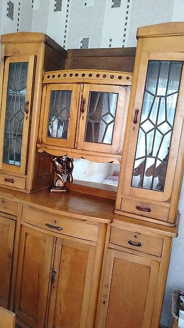 qedimi esyalar: Antik taxta bufet-vitrin - Material: tam ağac (təxminən palıd — 2