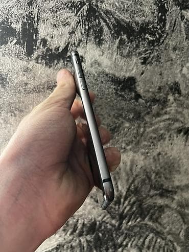 iphone 5 's: IPhone 8, 64 GB, Qara, Barmaq izi — 3