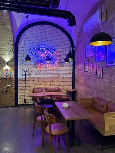 hövsan obyekt: Sahil metrosnun yaninda əsas kücədə insanlarin ən pik six olduqj bir — 9