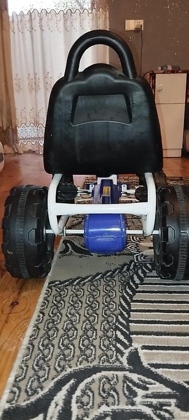 oyuncaq dəmir maşınlar: Uşaq pedal maşını – Baby Land markası - Rəng: mavi/ağ şassi, qara — 2