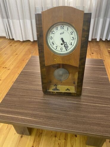 антикварные часы настенные: Taxta korpuslu, retro üslubda dizayn edilmiş masa saatı. Roma — 18