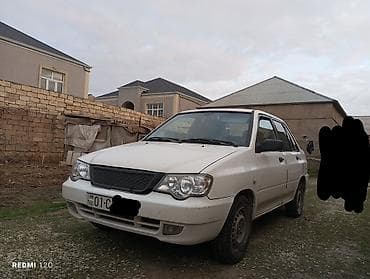 lexus rx 350: Ağ rəngli sedan, şəhərdaxili sürüş üçün praktik və qənaətcil — 3