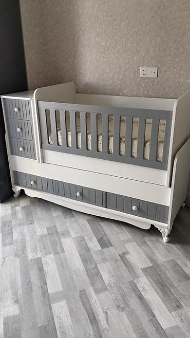 Oğlan və qız üçün, Dördbucaq, Beşik, Matras ilə, Yellənmə mexanizm ilə