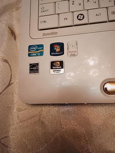 noutbuk 17 3: Toshiba Satellite noutbuku – ağ korpus, tam ölçülü klaviatura və — 3