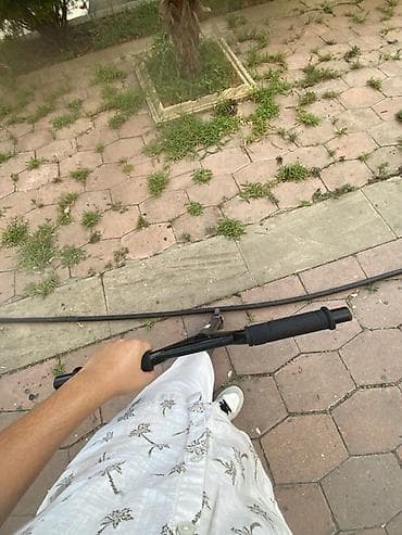 tek teker scooter: Şəhər gəzintiləri və gündəlik istifadə üçün skuter. Şəkildə qara — 1