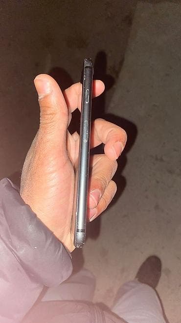 nokia 2730 classic: IPhone 8, 64 GB, Qara, Simsiz şarj — 6