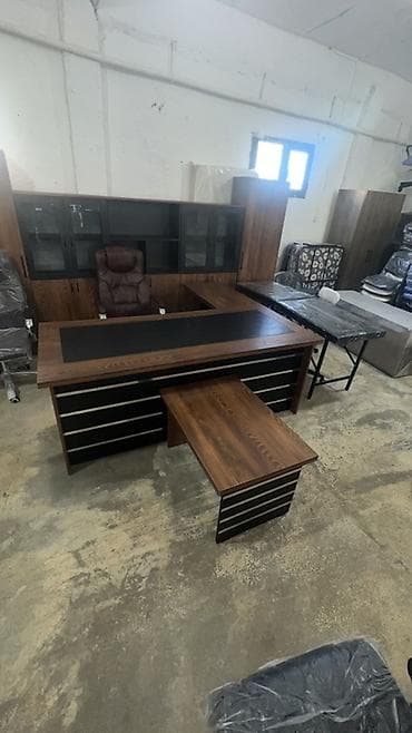 Ofis mebel dəsti - Tərkib: böyük menecer masası, köməkçi yan masa