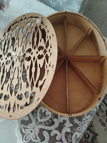 lepe: Ağacdan hazırlanmış dairəvi şirniyyat/qəlyanaltı qabı. - Material — 1