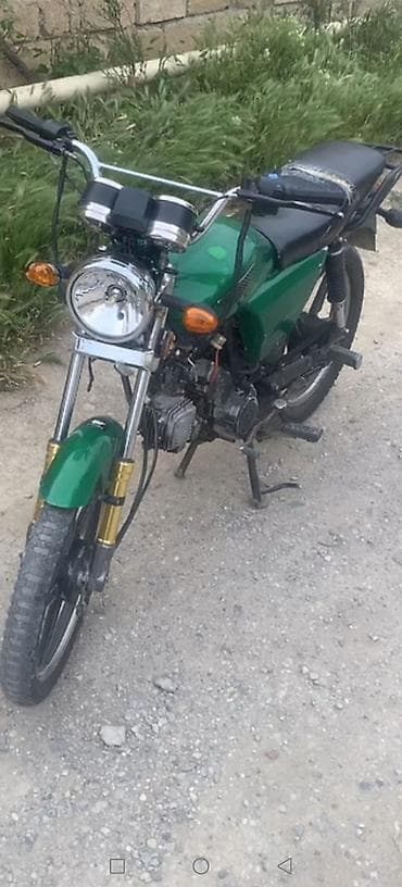 mapedlər: Yaşıl rəngli yüngül motosiklet - Korpus: metal çən və plastik yan — 3