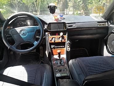 şam disk 17: Mercedes-Benz W124: 2.2 l | 1993 il Sedan — 4
