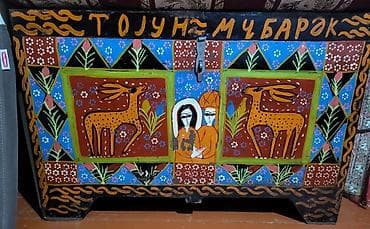 qedimi sandiq: Əl naxışlı taxta sandıq - Material: kütləvi taxta, ön və yan — 1