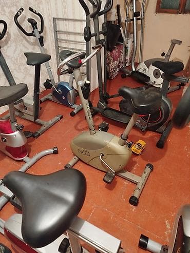 veli: Evdə istifadə üçün nəzərdə tutulmuş sabit məşq velosipedi. Bu model — 1