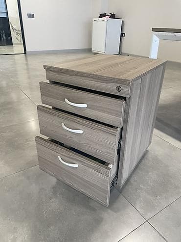 taxta bocka satilir: Ofis üçün böyük masa və tumba — 5