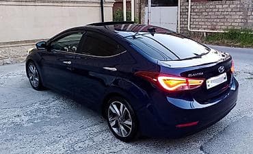 4 teker: Hyundai Elantra sedan – tünd mavi rəng, aerodinamik kuzov və xrom — 10