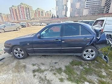 Мототранспорт: Mercedes-Benz E-Class (W210) sedan, tünd göy rəng. - Kuzov: 4 qapılı — 2