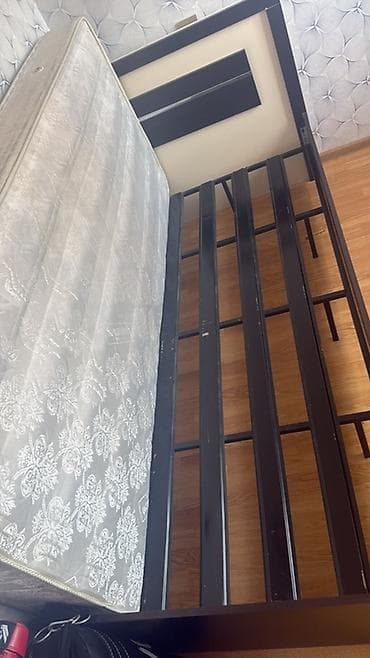 Tək nəfərlik taxt və döşək dəsti - Ölçü: təxmini 90×200 sm (tək nəfər — 3