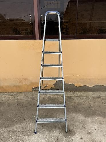 pol dik: Mavi rəngli metal nərdivan – 6 pilləli, qatlanan konstruksiya — 1