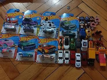 Hot wheels lar 7 denesinin qutusu var qalanlarinin qutusu yoxdur — 1